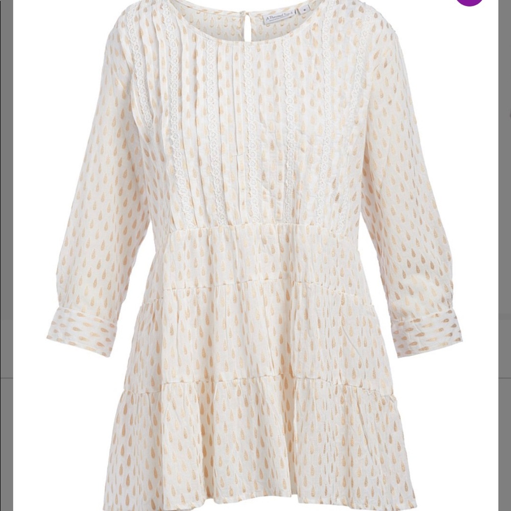 White teardrop 3/4 length blouse.